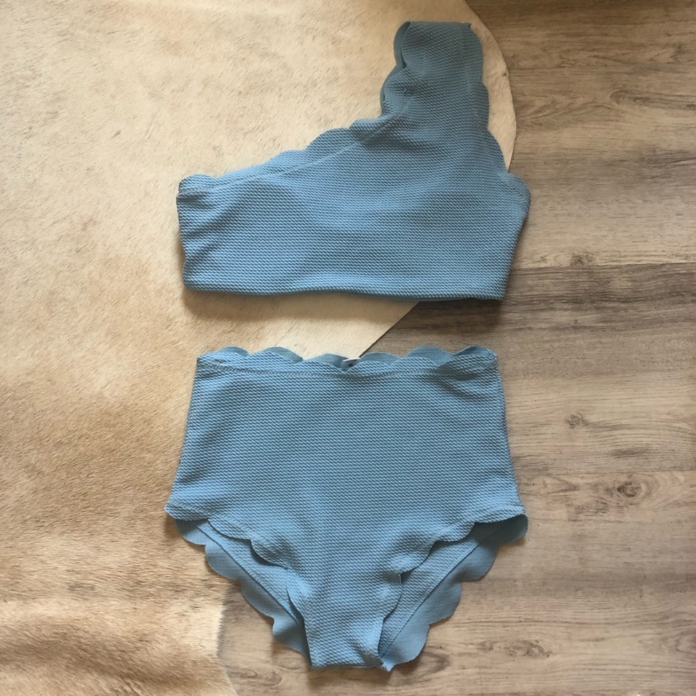 2 Piece Scalloped Edges Bikini Set